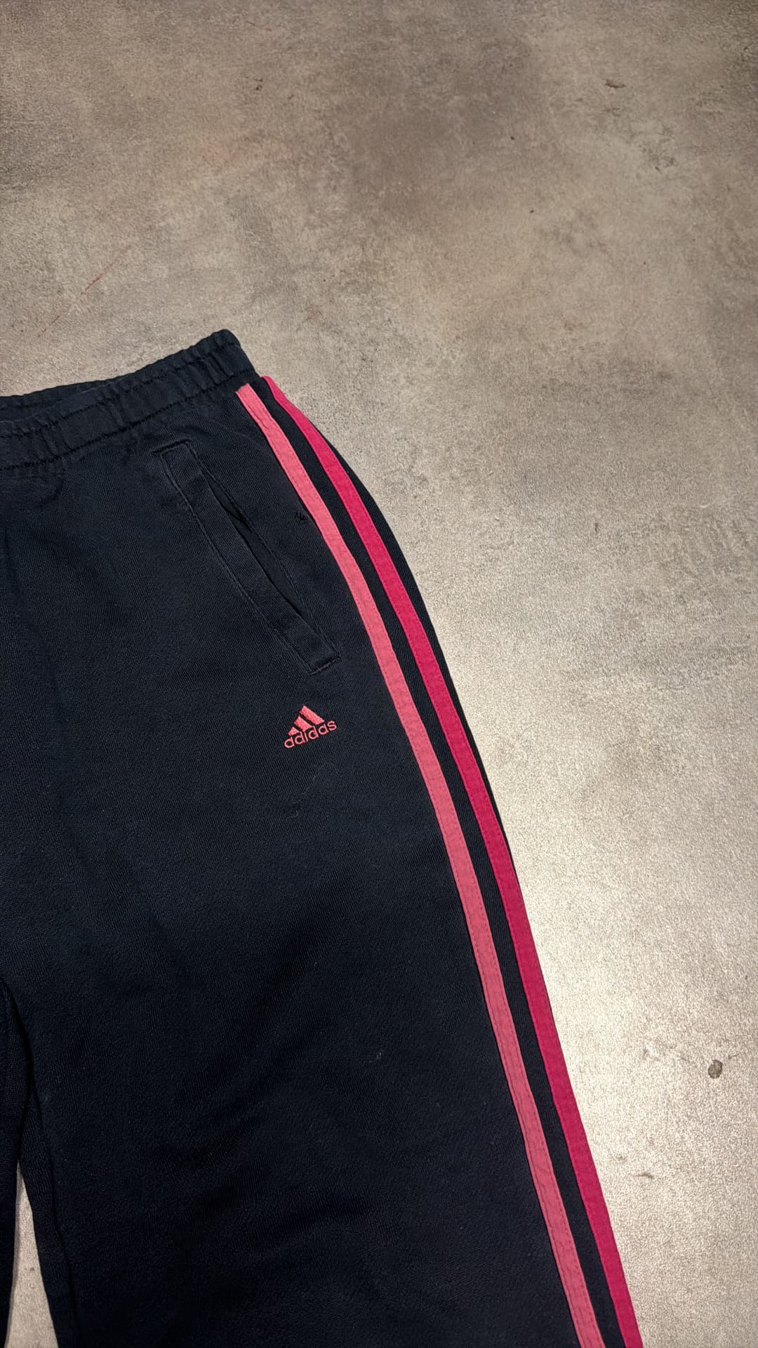 Adidas PE Jogger Black/Rosa — 3