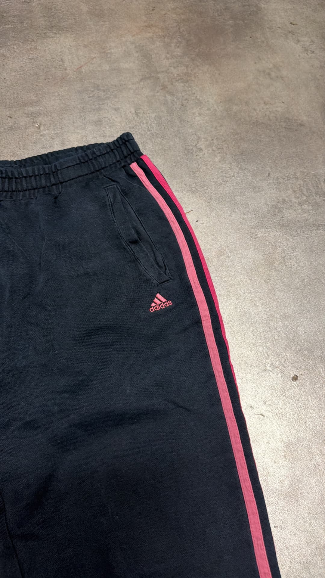 Adidas PE Jogger Black/Pink — 3