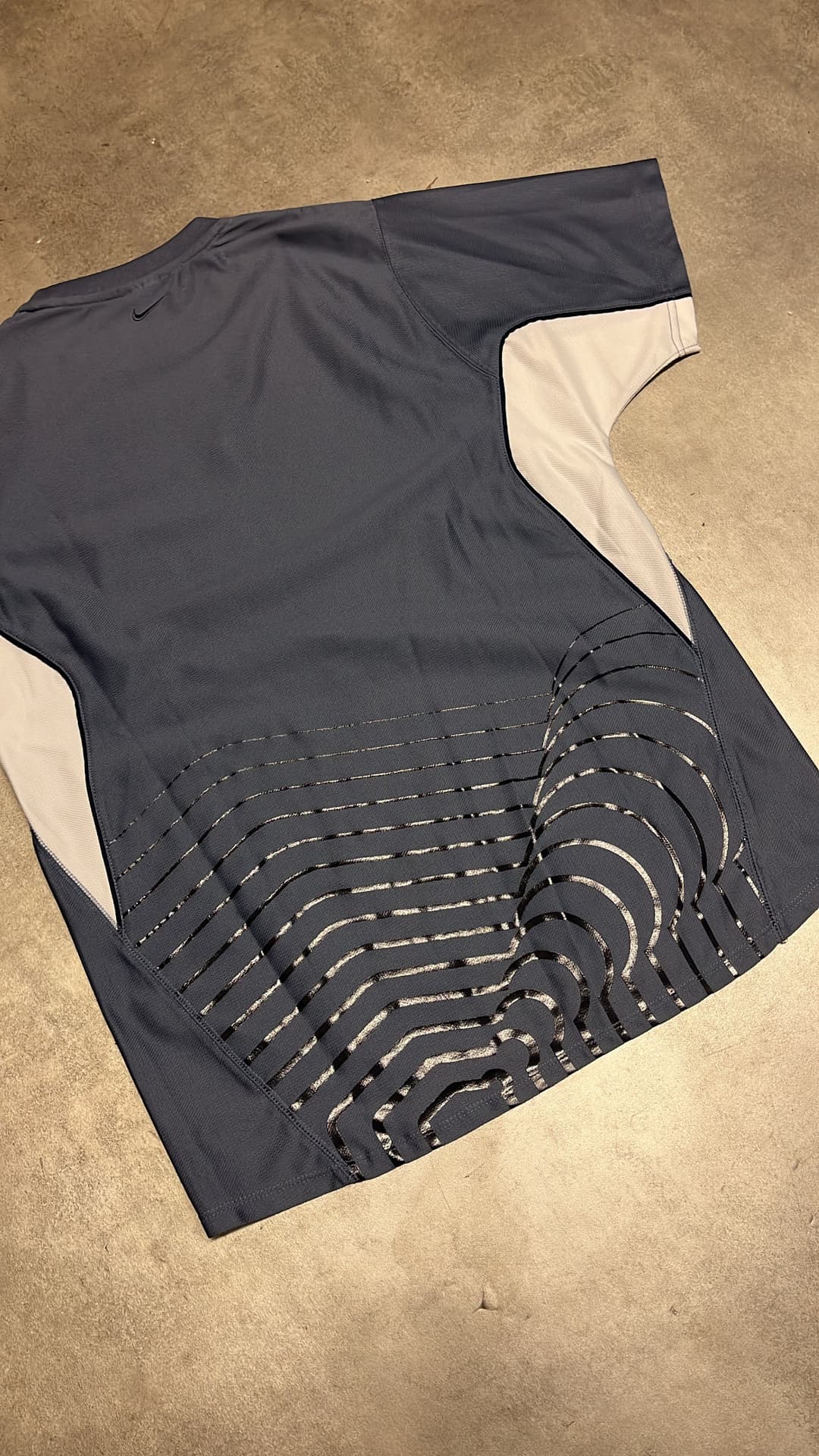 Nike TN-Tshirt Soundwave Grey — 5
